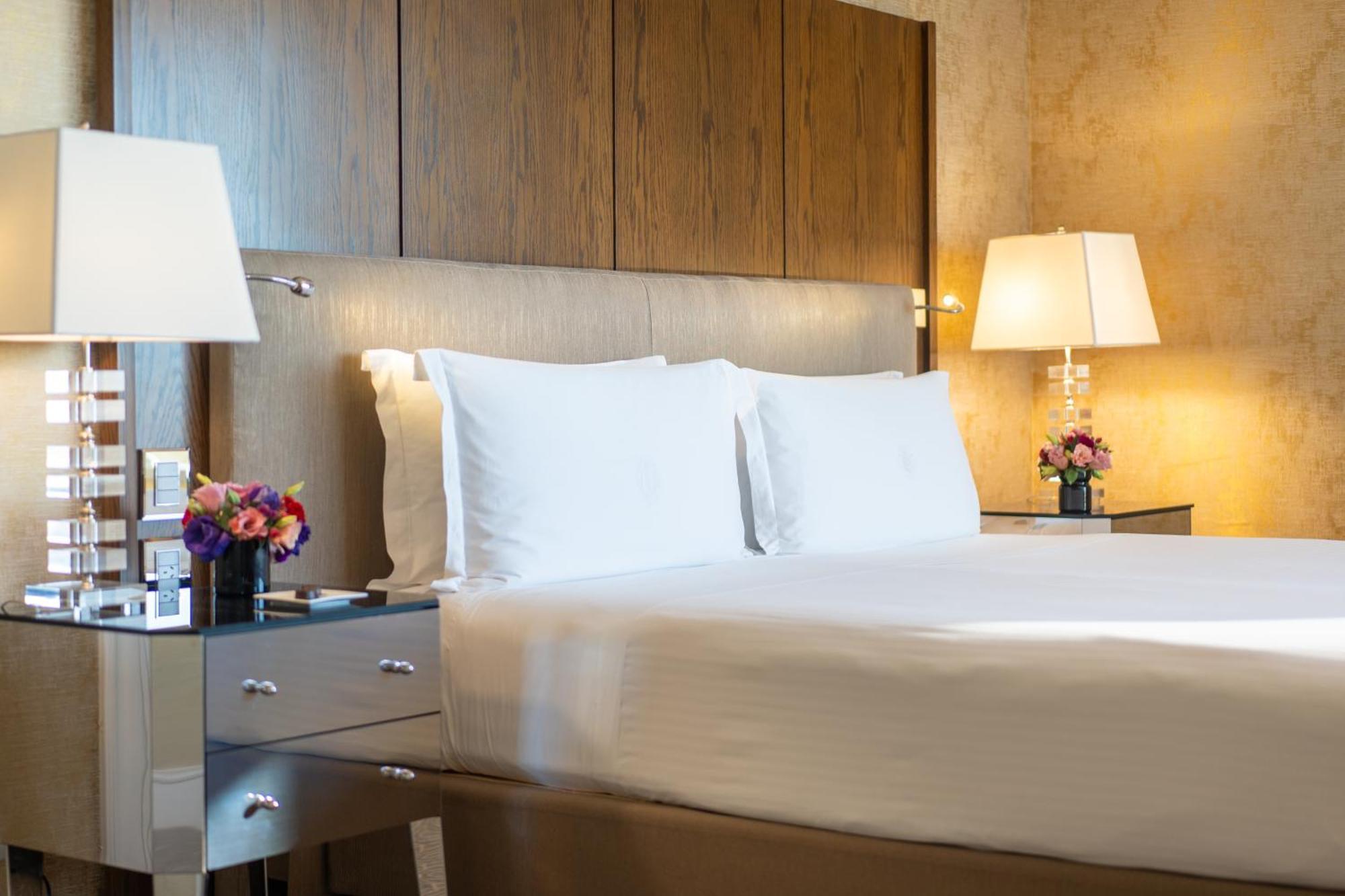 Alvear Icon Hotel Buenos Aires Extérieur photo A bed